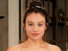 Sucer une bite, Brunette brune, Éjaculer dans la bouche, Tir de sperme, Branlette thaïlandaise, Embrassement, Léchez, Adolescente