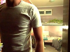 Stora tuttar, Avsugning, Doggystyle, Monster, Pov, Skriker, Dusch, Tonåring