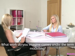 Amatőr, Csalás, Pár, Női, Ujjazás, Leszbikus, Nyalás, Iroda