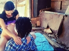 Stor kuk, Svart, Brunett, Creampie, Mamma, Offentlig, Sockor, Svälja