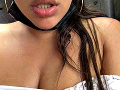 Anal, Gros seins, Brunette brune, Fille latino, Masturbation, Public, Nénés, Jouets