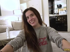 18, Brunetka, Striekanie semena, Péro, Na tvár, Hd, Prehĺtaní, Kozičky