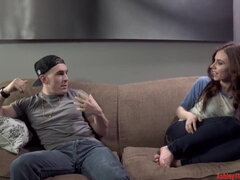 Velké kozy, Brunetka, Dávení penisem, Na obličej, Hd, Bradavky, Pička, Hračky