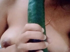 Petite Teenager Plays with a Cucumber 'till Reach a Orgasm