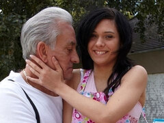 Ruskeahiuksinen, Takaapäin, Mekko, Sormetus, Käsihoito, Ulkona, Laiha, Tissit