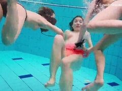 Lesbienne, De plein air, Piscine, Public, Russe, Softcore, Nénés, Sous marin