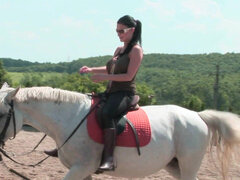 Voluptuous silicone babe Aletta Ocean perfects her way of riding with the help of horses