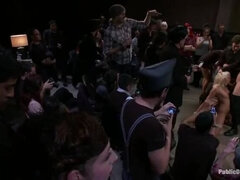 Gebondenheid, Sperma, Dubbele penetratie, Hd, Vernedering, Moeder die ik wil neuken, Openbaar, Vastgebonden