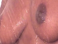 큰 엉덩이, 큰 가슴, 흑갈색 머리, 에보니, 핑거링, 수음, 장난감들, 빈티지