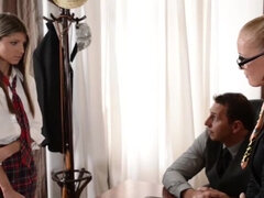 Anális szex, Kötözés – fegyelmezés, Szőke, Gesztenyebarna, Ujjazás, Iroda, Fenekelés, Tini