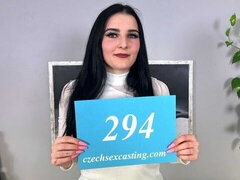 Iso perse, Iso kulli, Suihinotto, Ruskeahiuksinen, Takaapäin, Luonnolliset tissit, Teini, Tissit