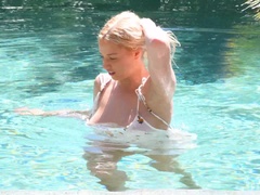 Anal, Kjole, Hæle, Massage, Onani, Orgasme, Solo, Legetøj