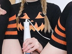 Amador amadora, Loiroa, Mulher dominante, Baixinhoa, Xoxota, Solo chão, Tetas, Vibrador