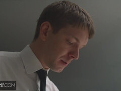 Bondage discipline sadomasochisme, Gebondenheid, Bruinharig, Hondjeshouding, Gezichtzitten, Sperma in gezicht, 1 man 2 vrouwen, Trio