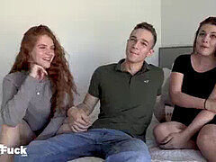 Bisexuelle, 2 femmes 1 homme, Rousse roux, Lécher le sphincter