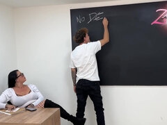 Amatör, Stor stjärt, Knubbig, Doggystyle, Glasögon, Enorm, Milf, Lärare