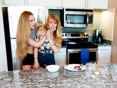 키스, 레즈비언, 대단히, 조그마한, 면도된, 스트랩, 스트리핑, 젖가슴