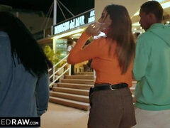 Grosser schwanz, Braunhaarige, Schwanz, Aufs gesicht abspritzen, Interrassisch, Lecken, Muschi, Reiten