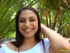 Chica, Tetas grandes, Morena, Penetracion con dedos, Lamidas, Al aire libre, Coño, Tetas