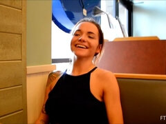 Táncolás, Masszázs, Nyilvános, Egyedül, Szoknya alatti