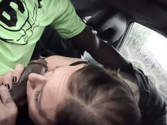 Amateur, Sucer une bite, Brunette brune, Voiture, Couple, Interracial, Mature