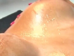 Kauniit, Nyrkitys, Korkokengät, Lesbo, Äiti jota haluaisin panna