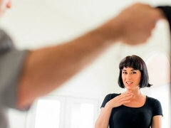 Μεγάλος κώλος, Μεγάλος πούτσος, Πίπα, Μελαχροινή, Σε στάση σκύλου στα τέσσερα, Ώριμη γυναίκα, Κοντά μαλλιά, Βυζιά