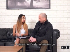 Le mannequin tatou Roxy Lips paie ses dettes avec un corps parfait