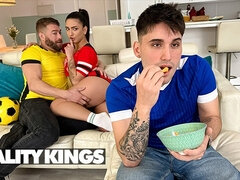 69, Μεγάλα βυζιά, Μελαχροινή, Σε στάση σκύλου στα τέσσερα, Στο πρόσωπο, Ηδ, Πραγματικότητα, Ξυρισμένη