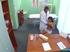 Amateur, Tromperie, Éjaculation interne, Médecin, Léchez, Chatte, Uniforme, Voyeur