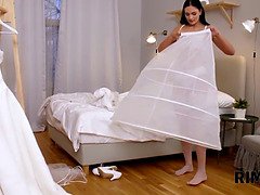 Pik sutte, Brud, Komme på ansigtet, Håndjob, Hd, Svømmepøl, Røv slikning, Bryllup