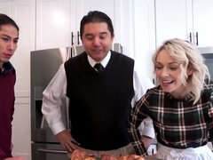 Blondynka, Ciemna karnacja, Elastyczny, Obciąganie, Hardcore, Lizanie, Trójkąt, Cycki