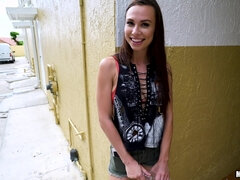 Amerikaner, Kukk suging, Brunette, Pikk, Naturlige bryster, Utendørs, Offentlig, Barbert