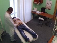 Amatoriale, Bisessuale, Imbrogliare, Toccando, Infermiera, Ufficio, Guardone, Bagnata