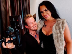 Bbw stor vacker kvinna, Stora tuttar, Handjobb, Milf, Piercing, Rakad, Strippning, Tatuering