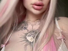 Blondína, Sólo, Tetovanie