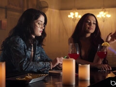 Kuusysi, Tyttö, Blondi, Fetissi, Korkokengät, Suudella, Lesbo, Tissit