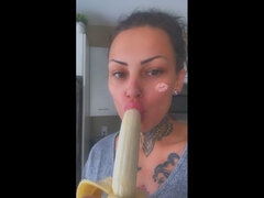 Kuřba, Brunetka, Kompilácia, Jedlo, Sólo, Tetovanie