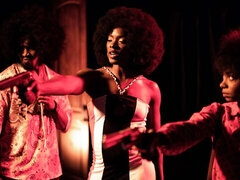 Iso perse, Iso kulli, Musta, Suihinotto, Takaapäin, Luonnolliset tissit, Teini, Tissit