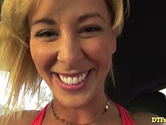 Anal, Stora tuttar, Avsugning, Sperma shot, Doggystyle, Fetisch, Naturliga tuttar, Grov