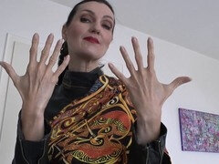 Beautiful hands fetish in action with LadyVictoriaValente