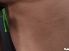 Sucer une bite, Brunette brune, Lunettes, Chevaucher