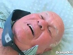 18 éves, Szőke, Cumizás, Ondó fröcskölés, Fétis, Kőkemény, Hd, Filigrán alkatú