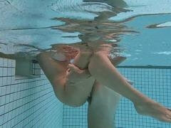 Yoursecretpleasure gets down in a public hotel pool