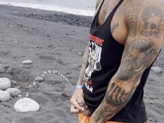 Amateur, Playa, Al aire libre, Orinar, Público, Solo, Tatuaje