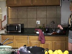 Arsch, Grosser schwanz, Braunhaarige, Hd, Lecken, Natürlichen titten, Muschi, Schreiend