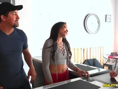 Stor rumpe, Kukk suging, Brunette, Dype svelg, Mørk, Runke, Penger, Squirting