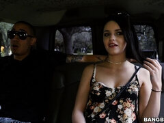 Iso perse, Isot tissit, Ruskeahiuksinen, Auto, Takaapäin, Luonnolliset tissit, Laiha, Teini