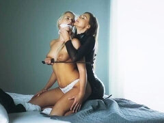 Fingering, Kysser, Lesbisk, Naturliga tuttar, Fitta, Rakad, Mager, Tonåring