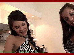 Brunetka, Nohy, Kuchyně, Lesbické, Pička